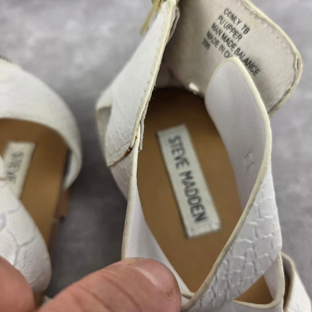 Steve Madden Comly White Snakeskin Gladiator Flat Sandals Gold Accents 7B